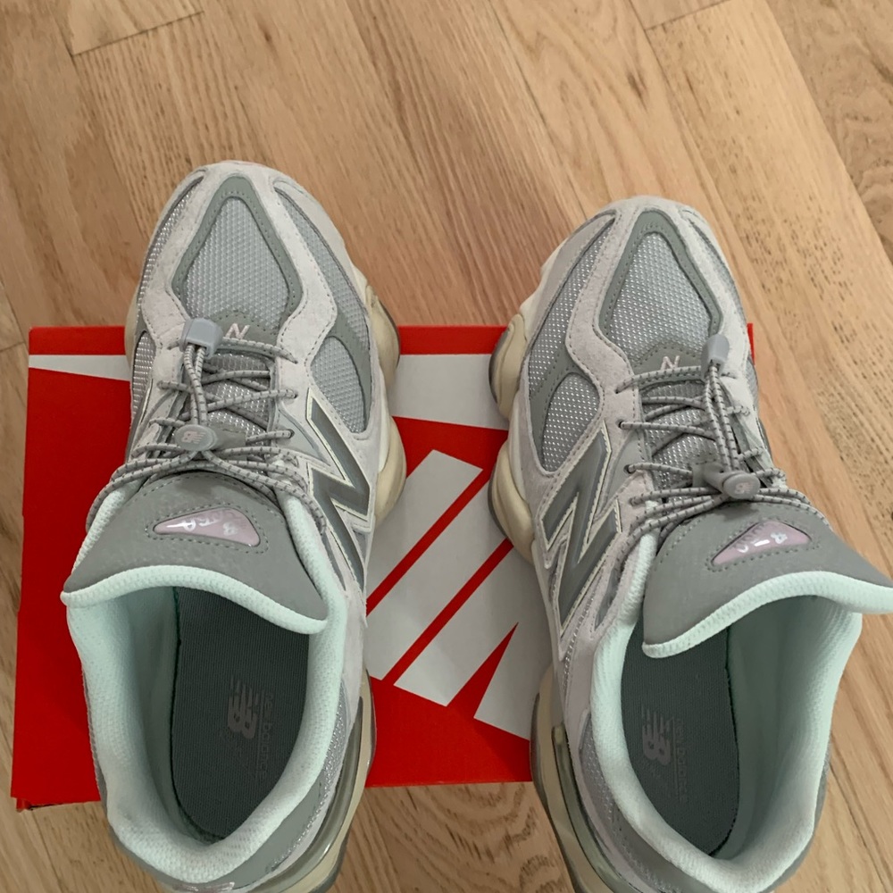 New Balance 9060
Men's
